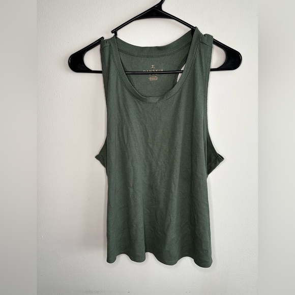Women’s Green Danskin Racerback Athletic Activewear Gym Tank top Size Medium - Picture 1 of 4